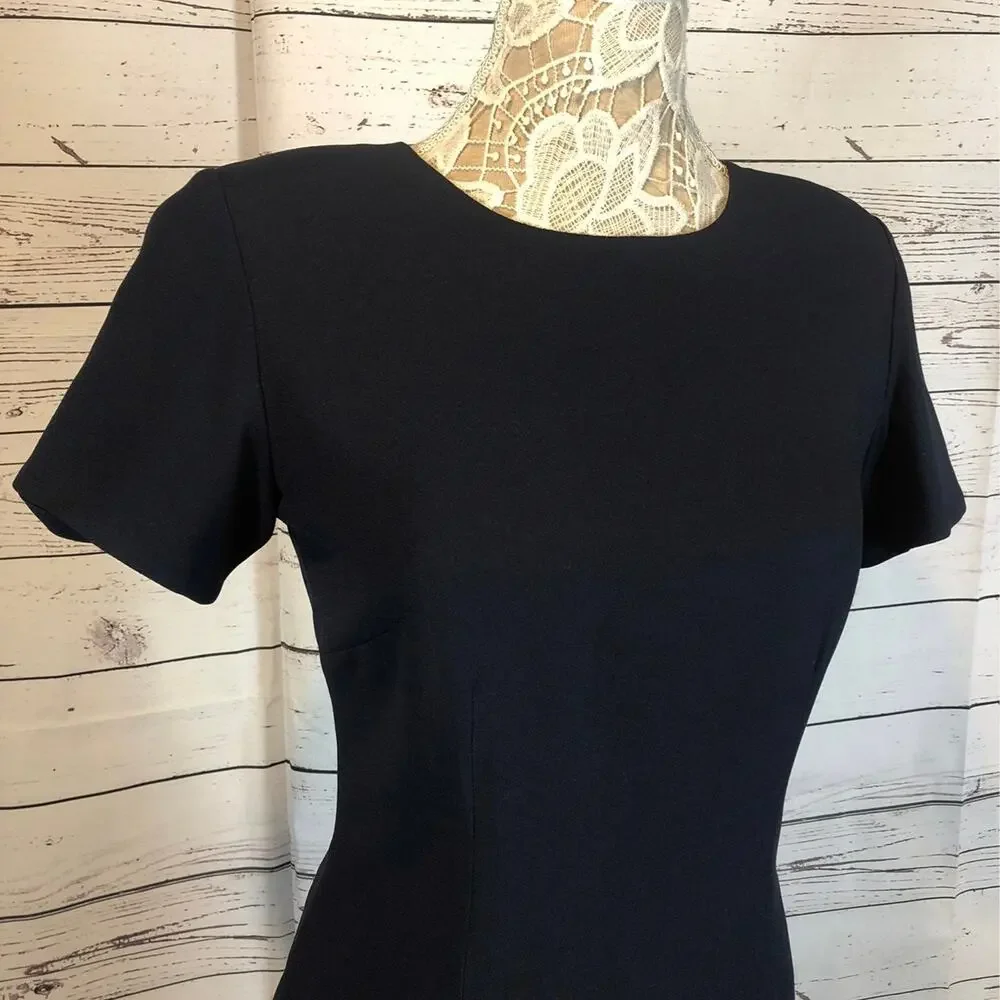 Lord & Taylor petite fitted Navy short sleeved round neck dress size 4 petite